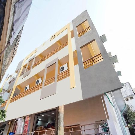 Oyo 84039 Tirumala Grand Rājahmundry Екстериор снимка