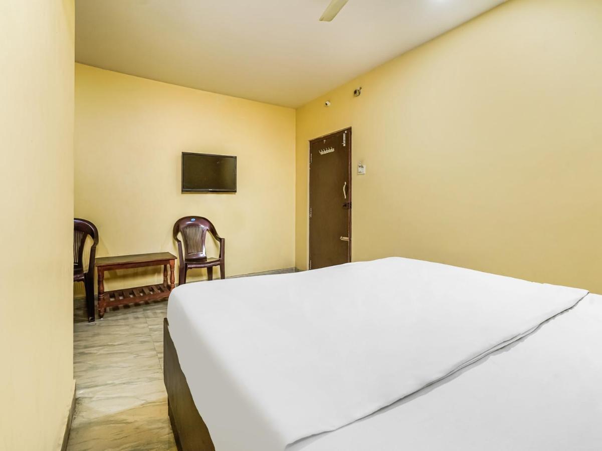 Oyo 84039 Tirumala Grand Rājahmundry Екстериор снимка