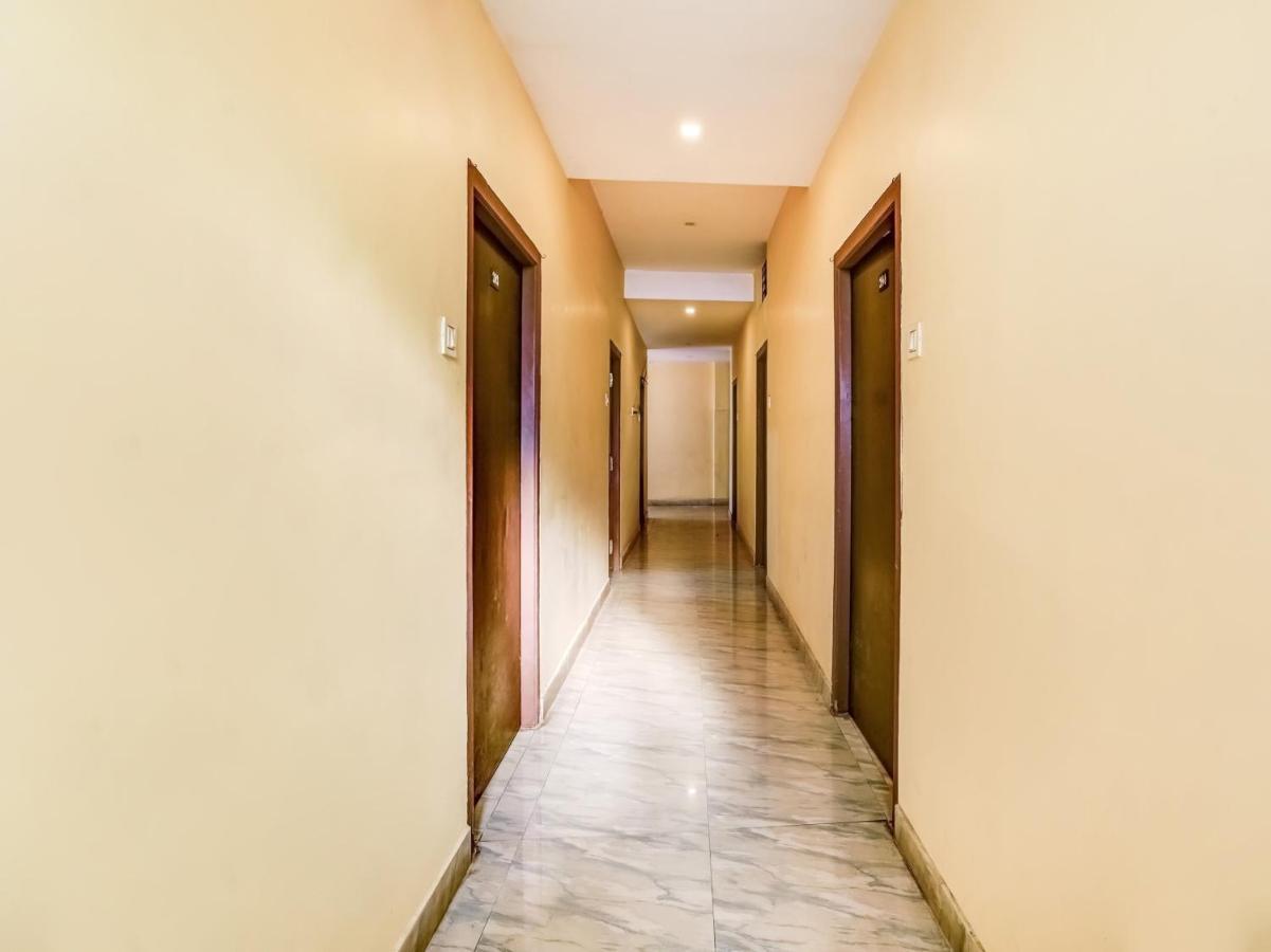 Oyo 84039 Tirumala Grand Rājahmundry Екстериор снимка