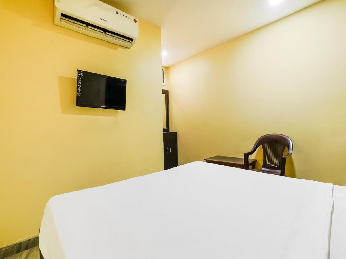 Oyo 84039 Tirumala Grand Rājahmundry Екстериор снимка