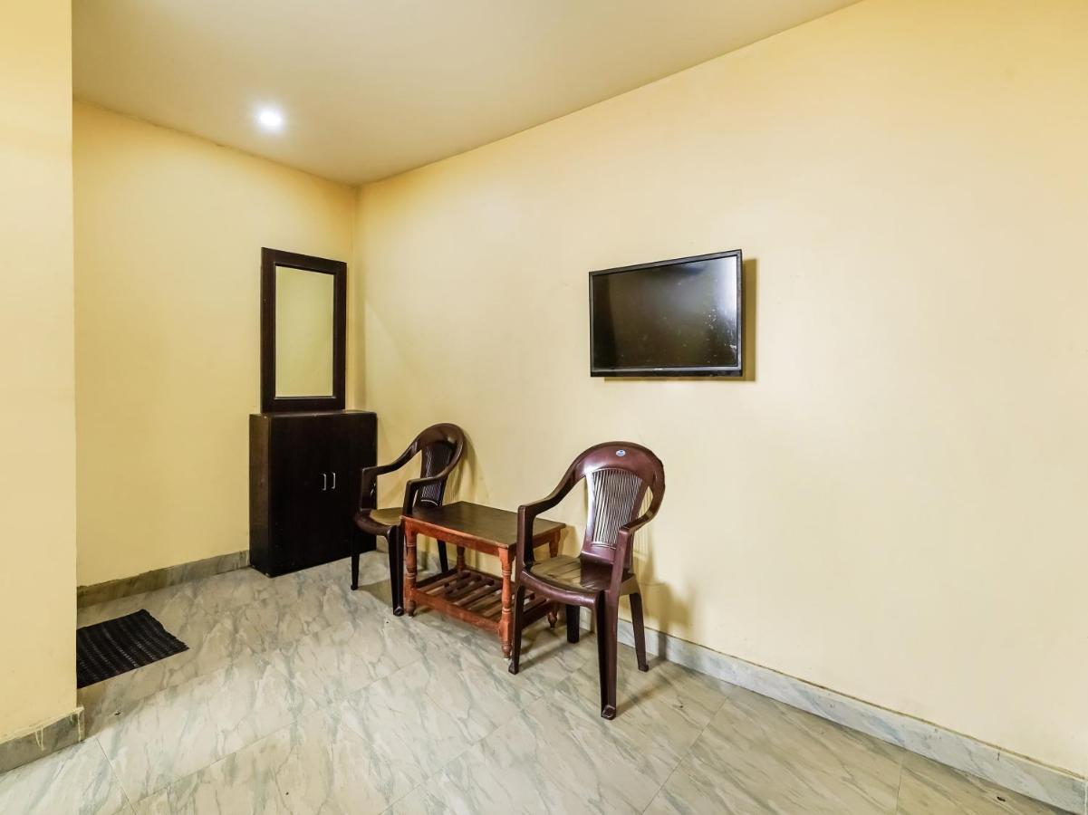 Oyo 84039 Tirumala Grand Rājahmundry Екстериор снимка