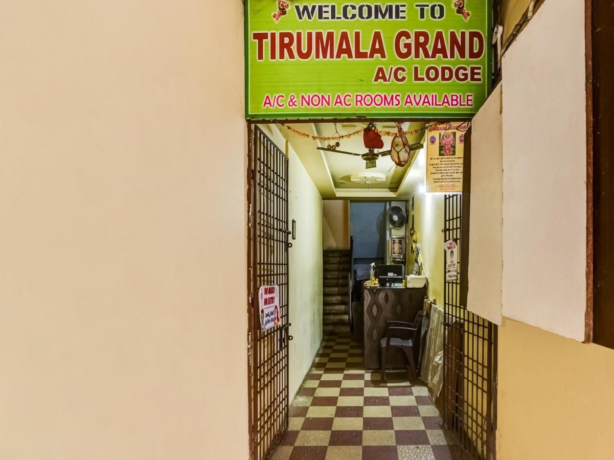 Oyo 84039 Tirumala Grand Rājahmundry Екстериор снимка