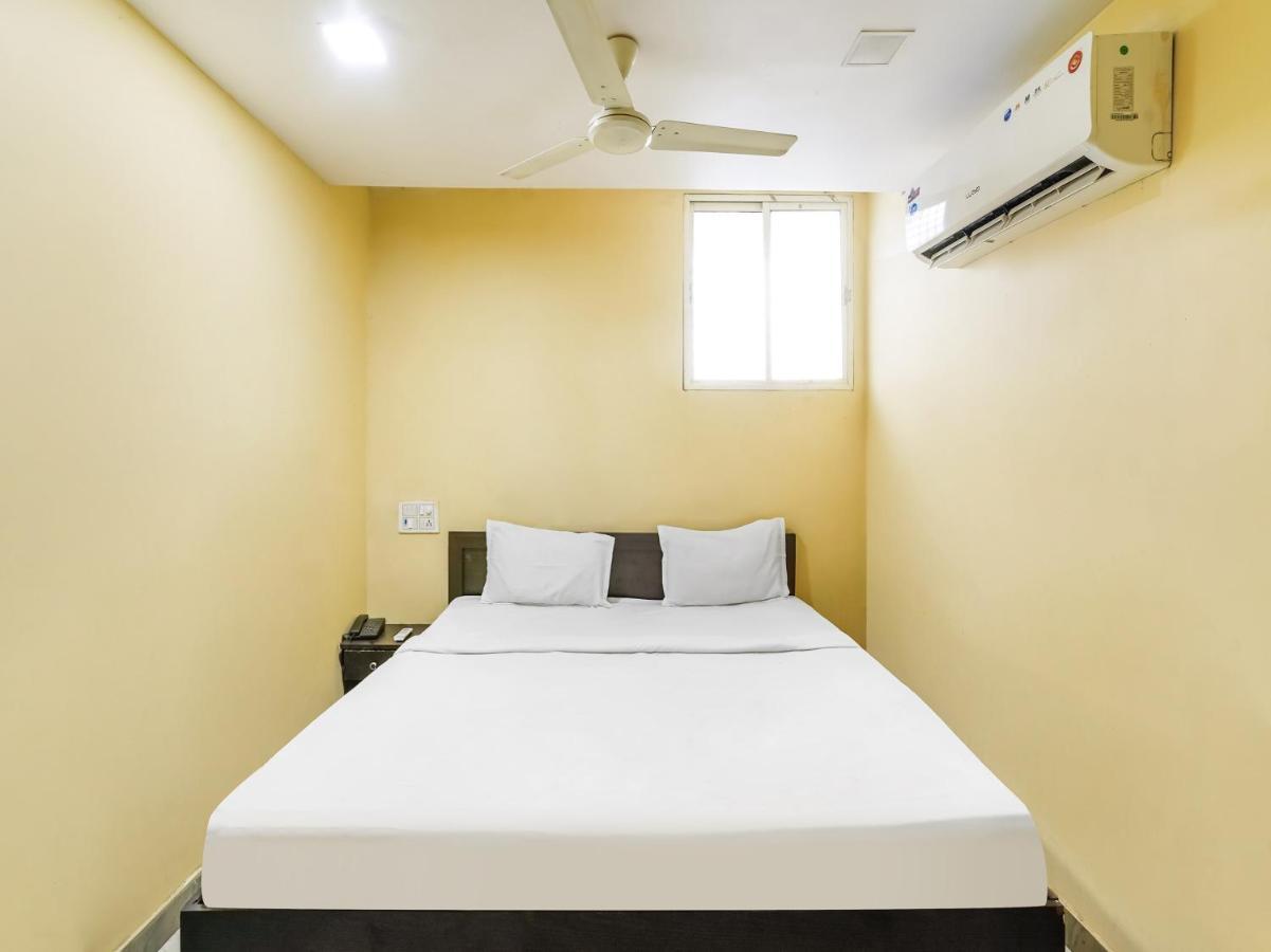 Oyo 84039 Tirumala Grand Rājahmundry Екстериор снимка