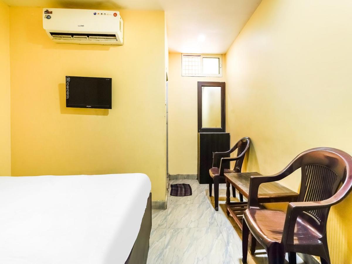Oyo 84039 Tirumala Grand Rājahmundry Екстериор снимка