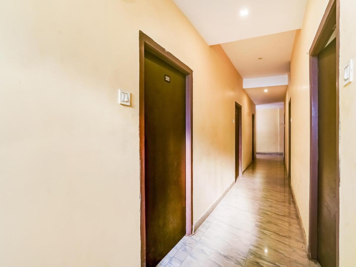 Oyo 84039 Tirumala Grand Rājahmundry Екстериор снимка