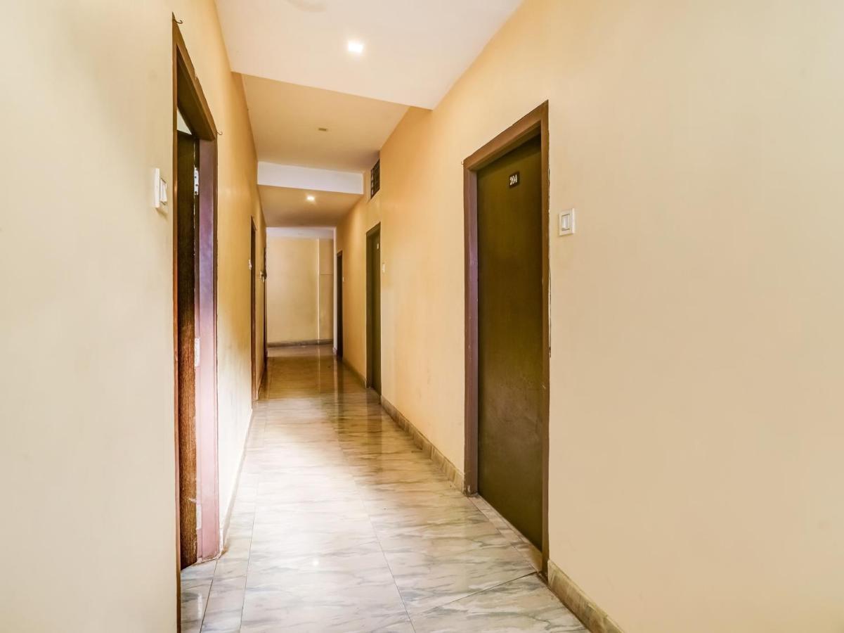 Oyo 84039 Tirumala Grand Rājahmundry Екстериор снимка